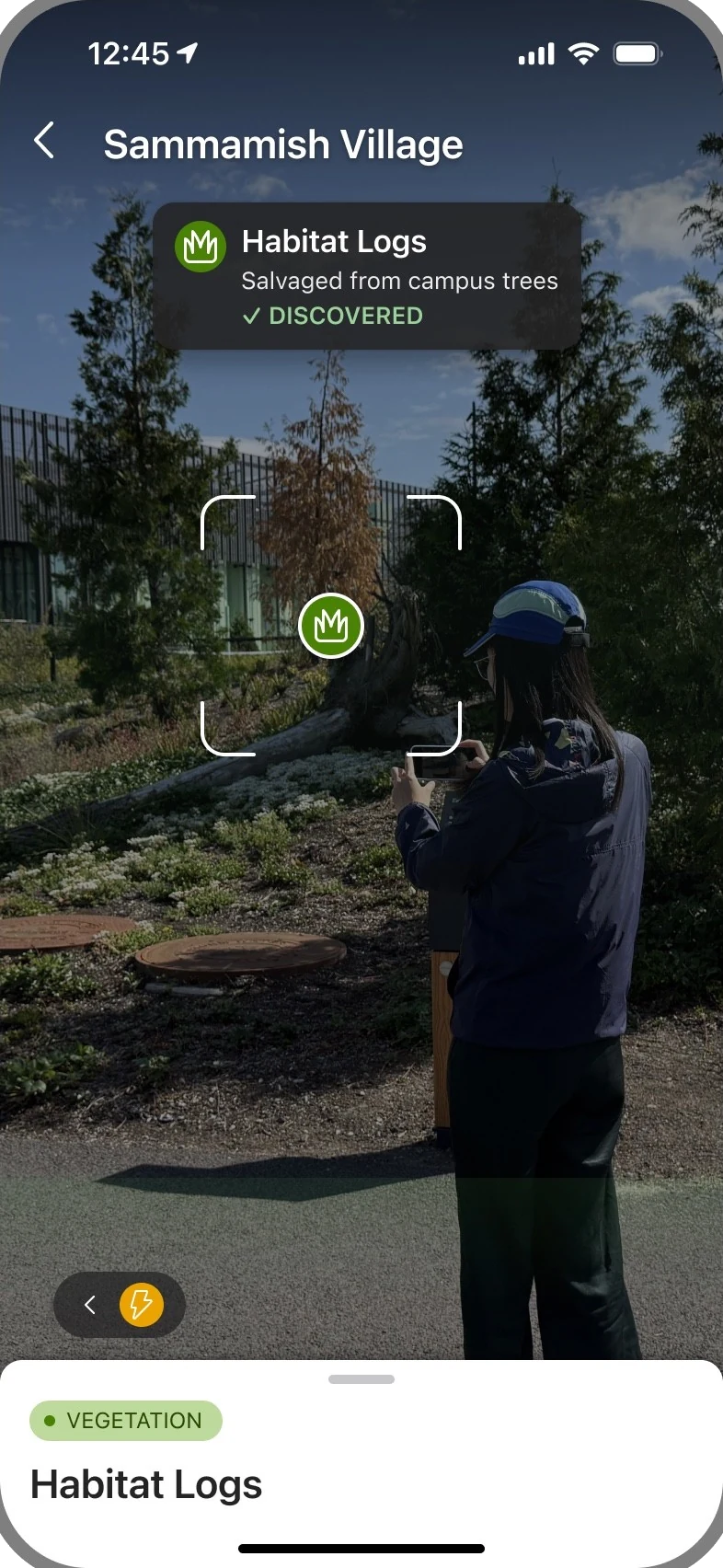 Locked, 30 feet: corner brackets frame the logs, the category badge sits on the object, the chip reads Discovered